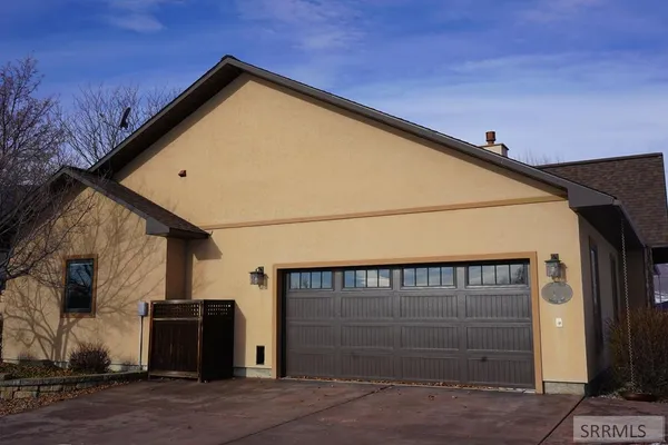$2,100,000 | 3-5 Capt Billy Boogie Way, Carmen, ID 83462