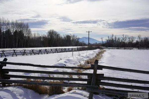 $2,100,000 | 3-5 Capt Billy Boogie Way, Carmen, ID 83462