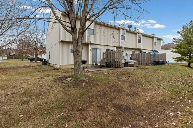 $184,900 | 1322 Southeast Lexington Avenue, Lee's Summit, MO 64081