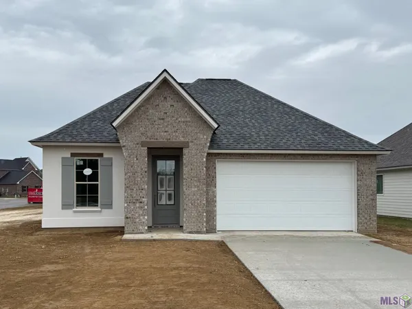 $318,240 | 10435 Highpoint Drive, Denham Springs, LA 70706