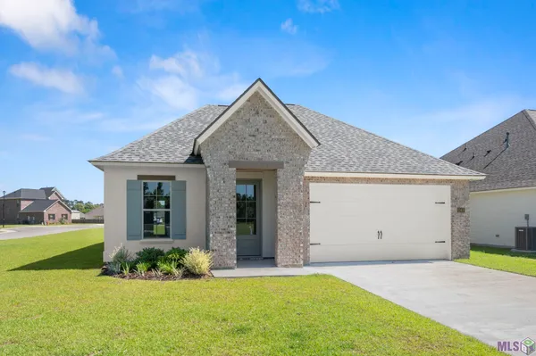 $318,240 | 10435 Highpoint Drive, Denham Springs, LA 70706