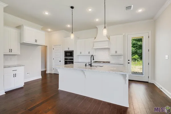 $318,240 | 10435 Highpoint Drive, Denham Springs, LA 70706