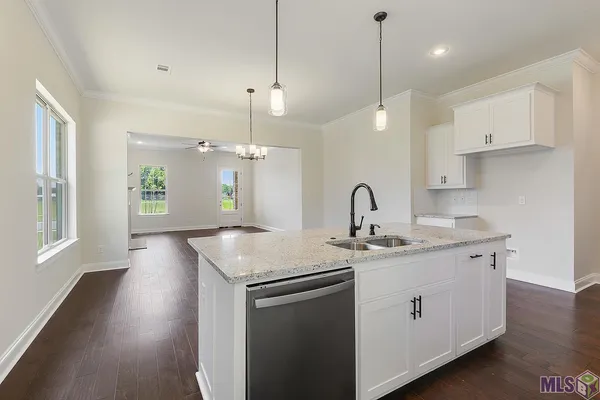 $318,240 | 10435 Highpoint Drive, Denham Springs, LA 70706