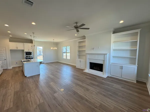 $318,240 | 10435 Highpoint Drive, Denham Springs, LA 70706