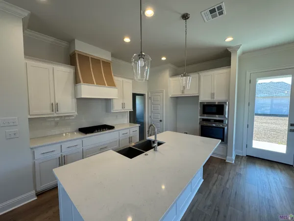 $318,240 | 10435 Highpoint Drive, Denham Springs, LA 70706