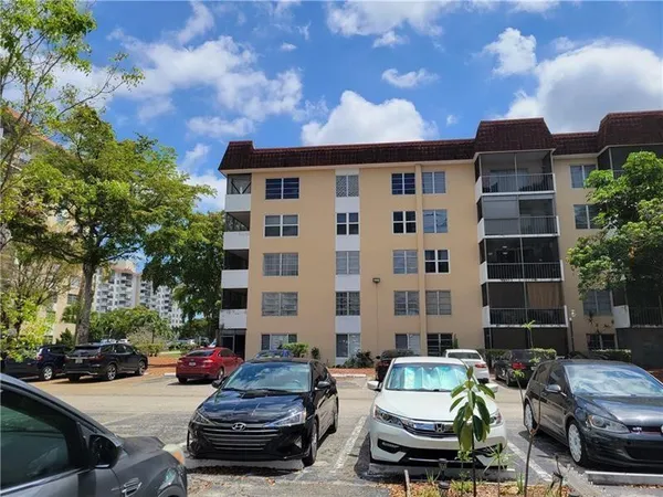 $1,600 | 4158 Inverrary Drive, Unit 404, Lauderhill, FL 33319