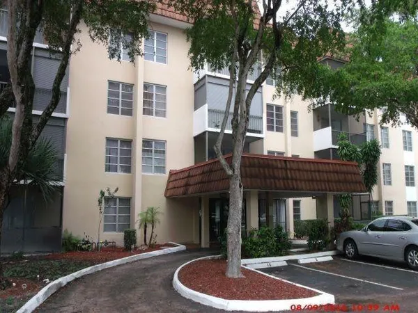$1,600 | 4158 Inverrary Drive, Unit 404, Lauderhill, FL 33319