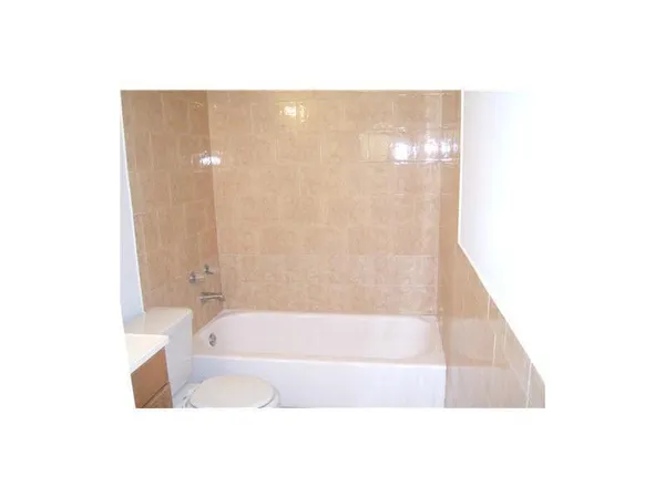 $1,600 | 4158 Inverrary Drive, Unit 404, Lauderhill, FL 33319