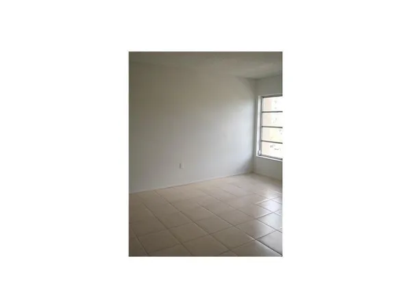 $1,600 | 4158 Inverrary Drive, Unit 404, Lauderhill, FL 33319