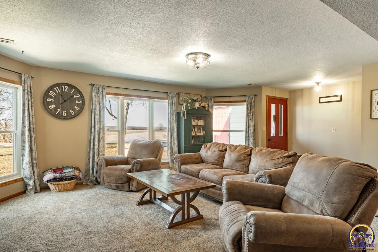 422 Western Street Onaga, KS 66521 - Photo 2 of 27