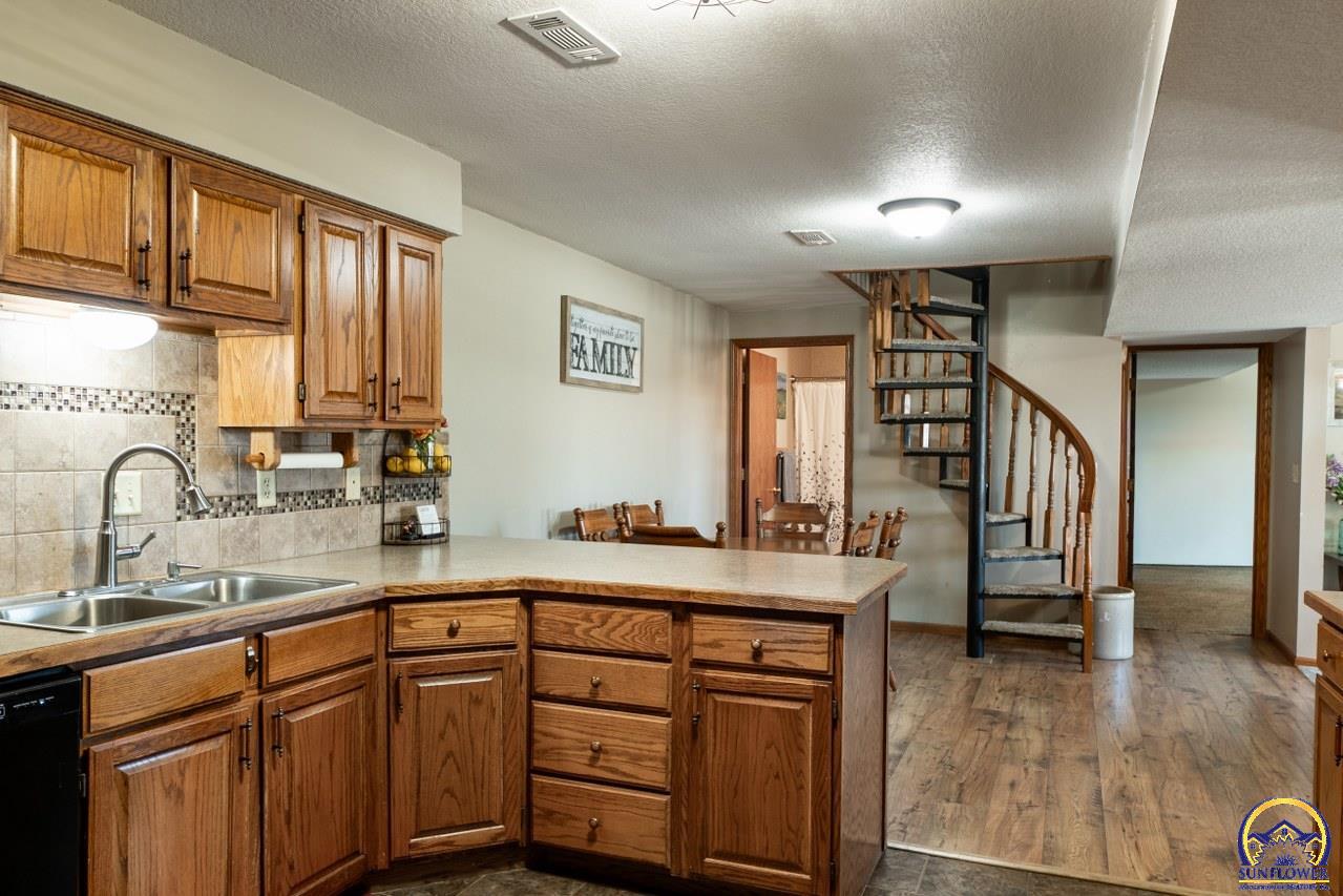 422 Western Street Onaga, KS 66521 - Photo 9 of 27