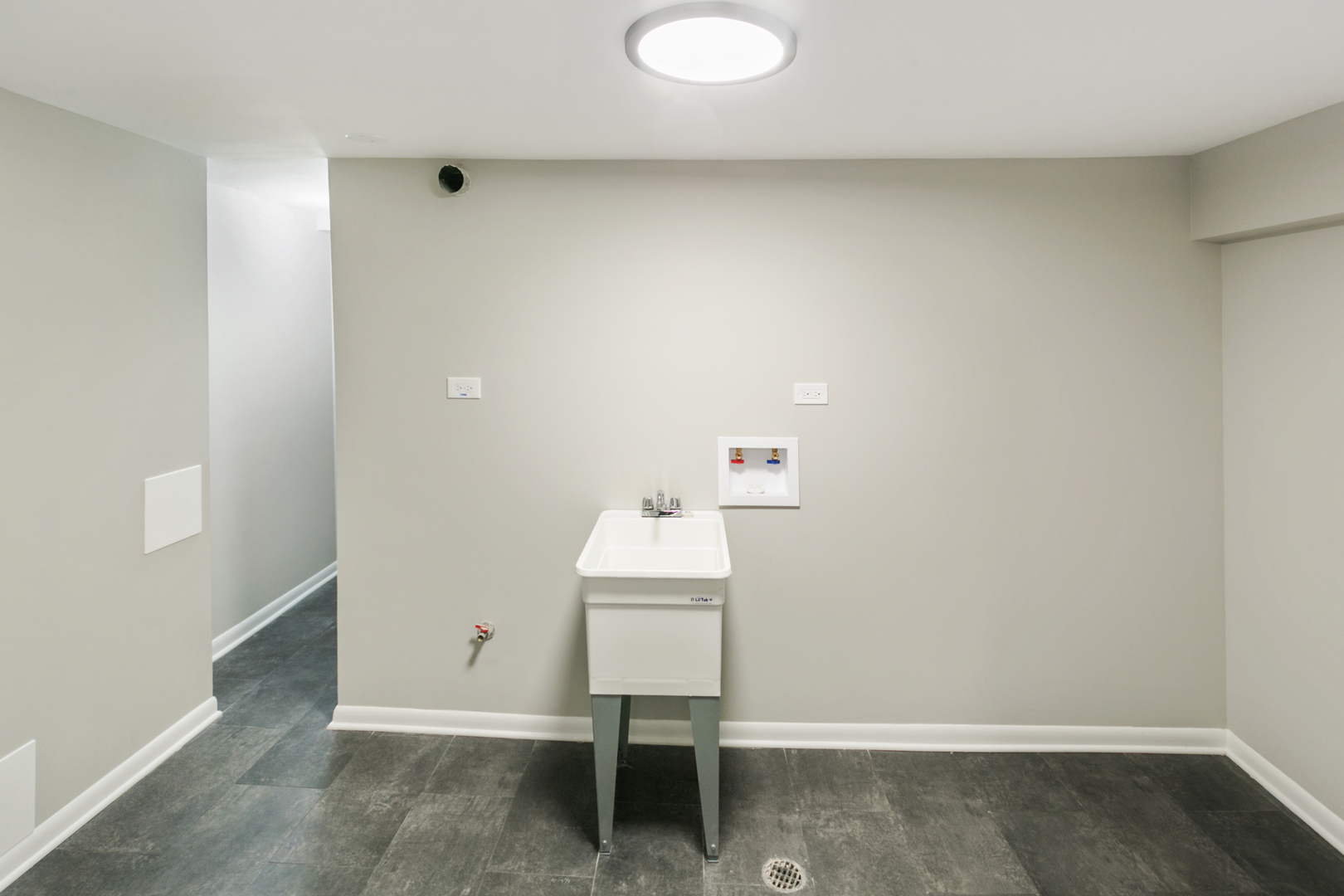 214 North Gay Court Glenwood, IL 60425 - Photo 15 of 20 a room with a table and a chair