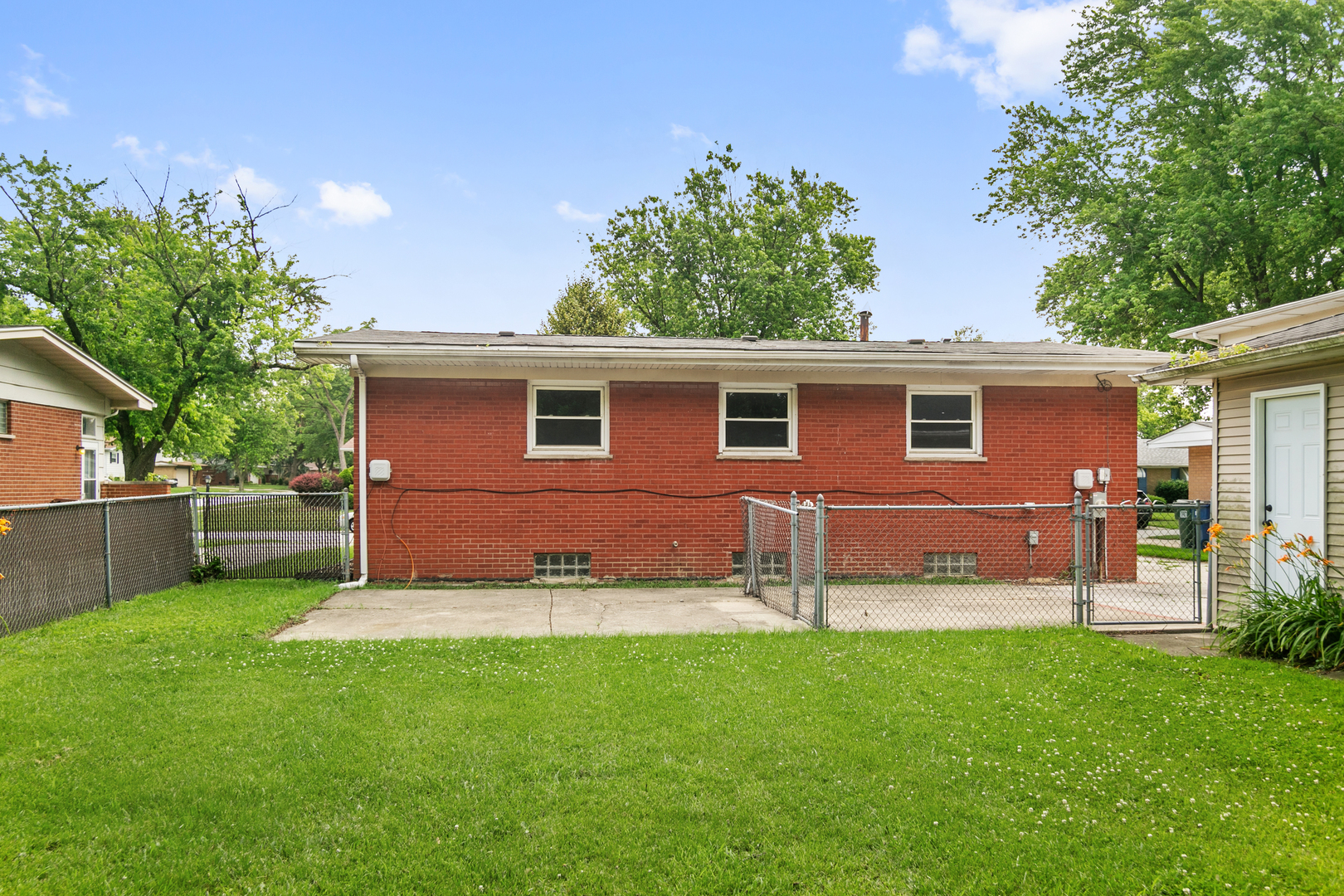 214 North Gay Court Glenwood, IL 60425 - Photo 17 of 20 a backyard of a house with table and chairs