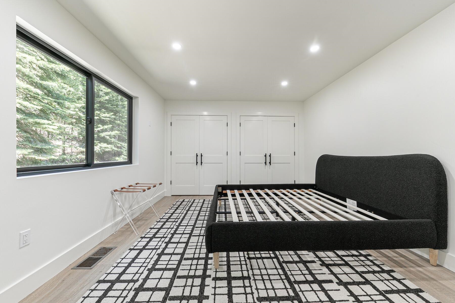 8585 River Road Truckee, CA 96161 - Photo 22 of 28 a black and white checkered floor