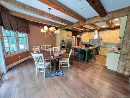 $2,295,000 | 7 Locust Lane, Glen Head, NY 11545