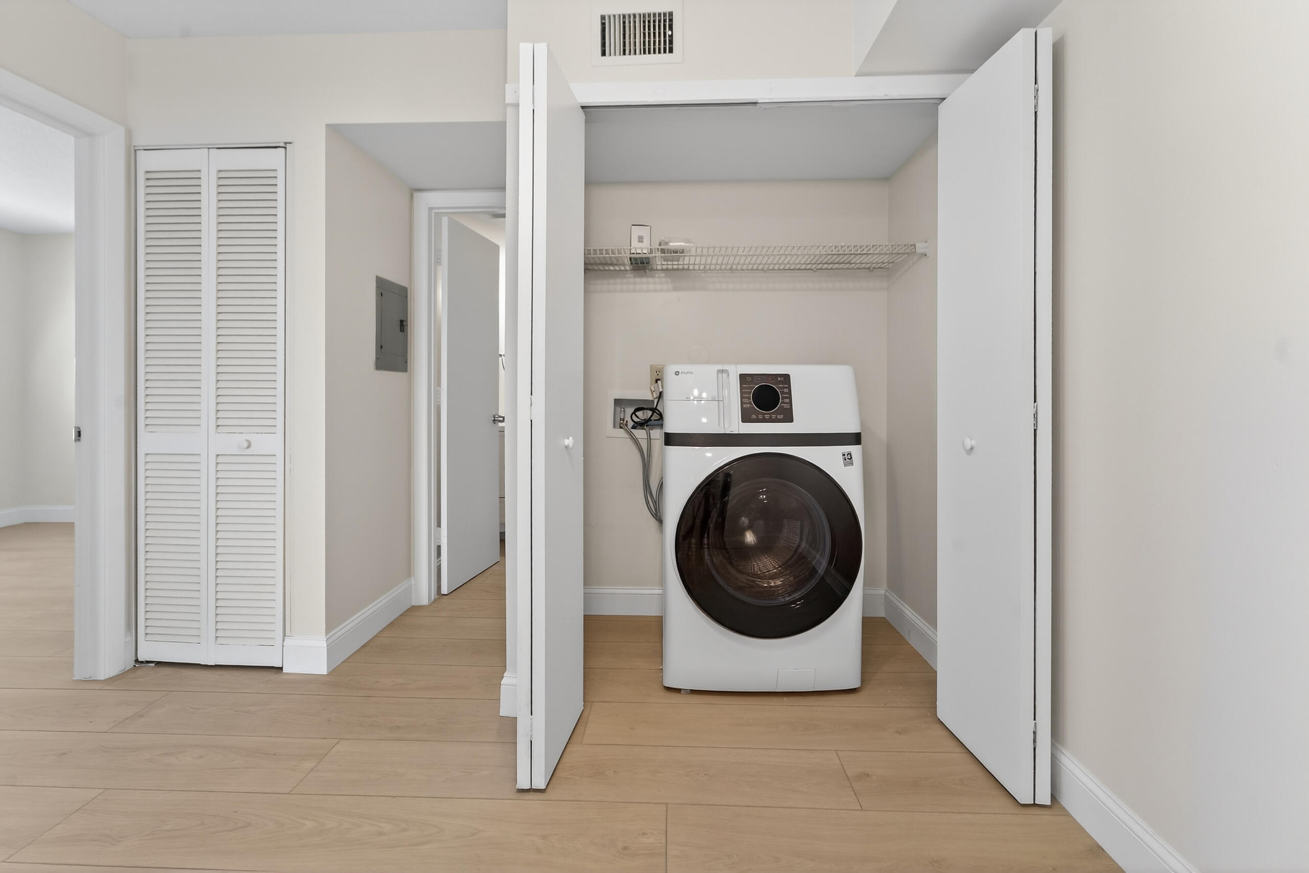 6392 Chasewood Drive, Unit B Jupiter, FL 33458 - Photo 13 of 34 121625-71