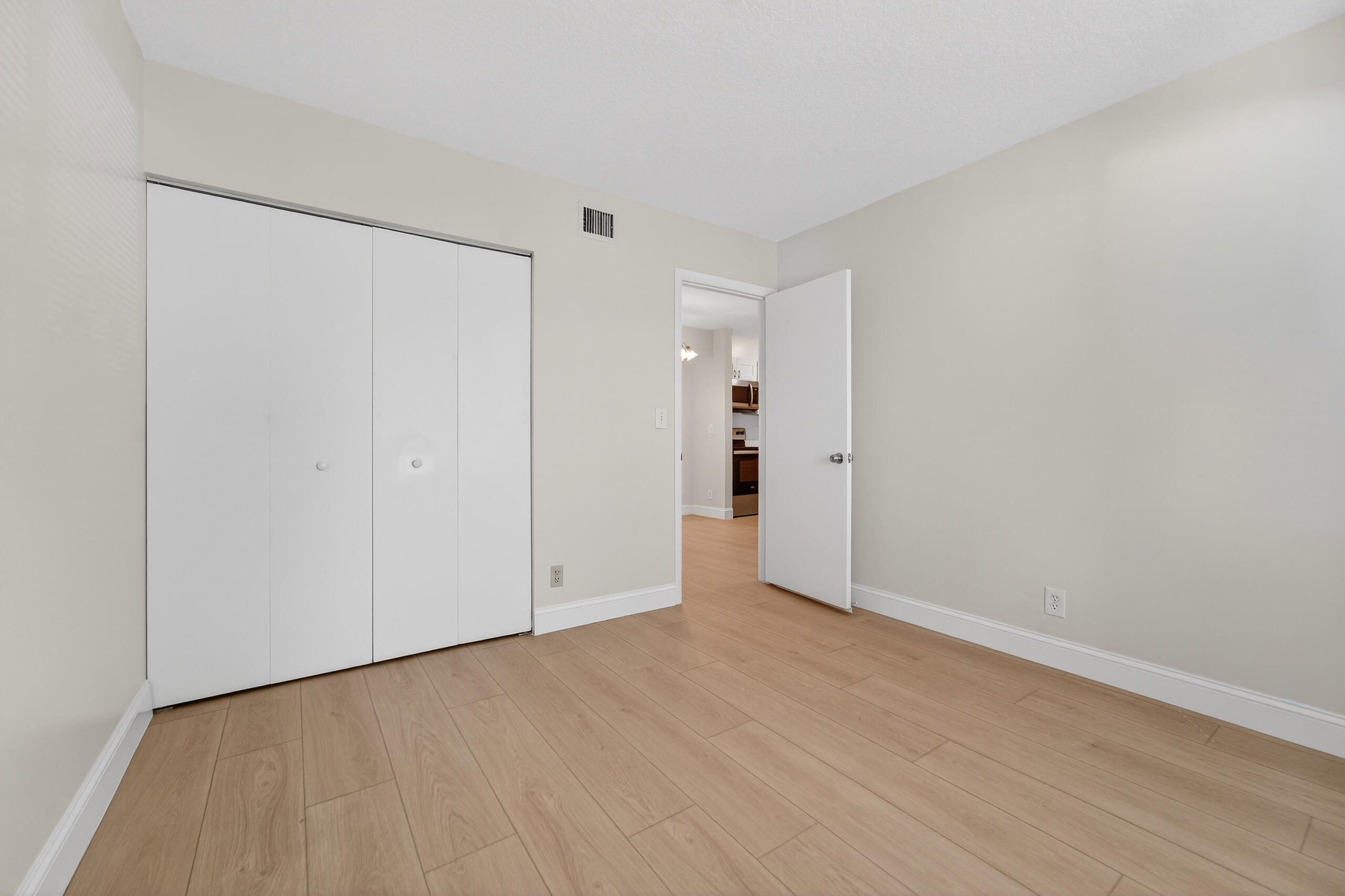 6392 Chasewood Drive, Unit B Jupiter, FL 33458 - Photo 18 of 34 121625-97