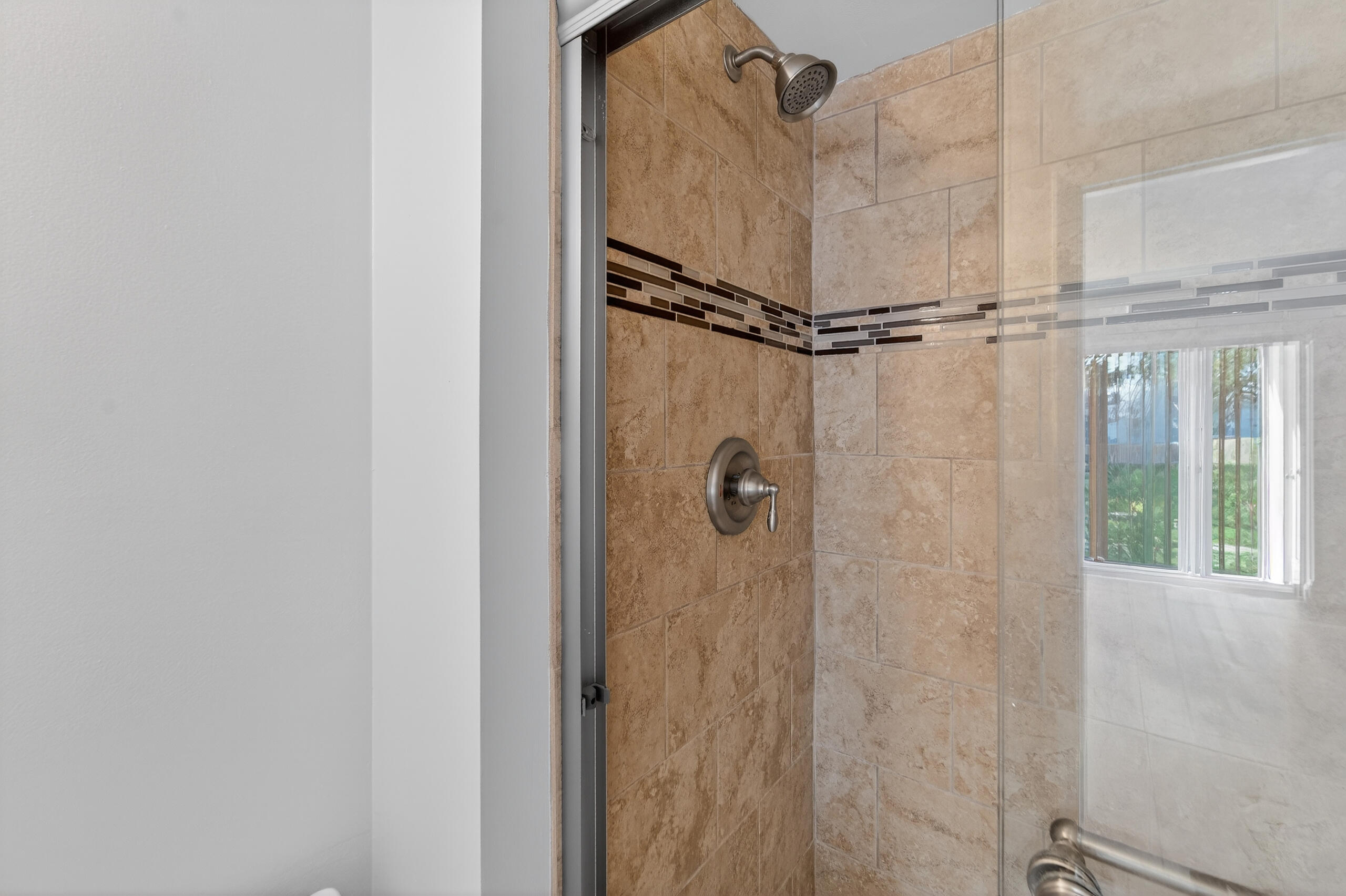 6392 Chasewood Drive, Unit B Jupiter, FL 33458 - Photo 8 of 34 121625-46