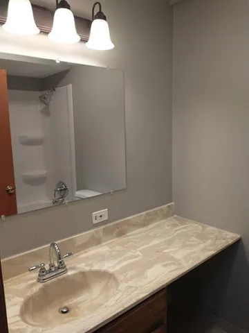 $1,750 | 363 Meadow Green Lane, Unit 363, Round Lake Beach, IL 60073