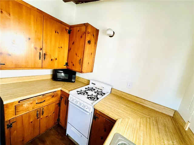 $2,400 | 216 Avenida Cabrillo, San Clemente, CA 92672