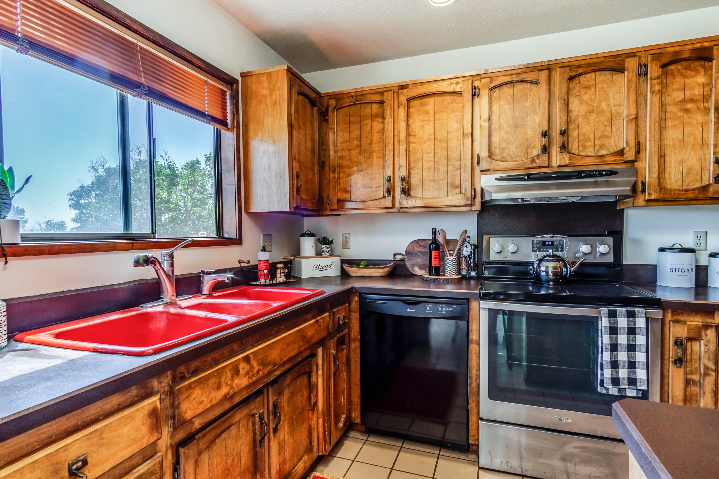 65070 Gerking Market Road Bend, OR 97703 - Photo 21 of 45 Original kitchen, just waiting for the new owners touch