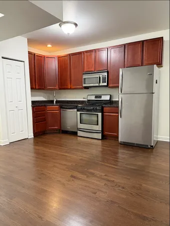 $159,900 | 2533 West Berwyn Avenue, Unit G, Chicago, IL 60625