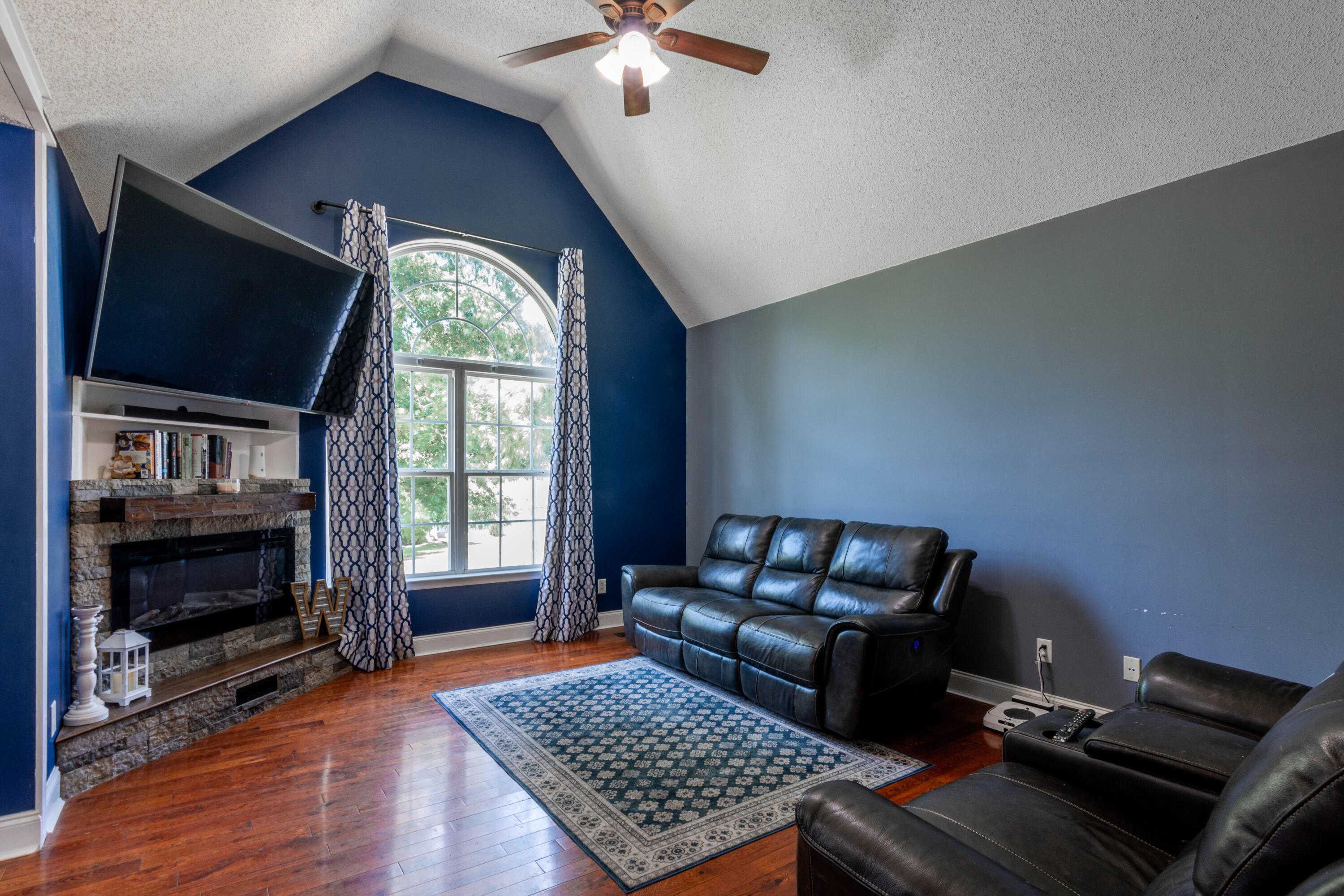 618 Howard Leonard Road Ringgold, GA 30736 - Photo 13 of 34 618 Howard Leonard Rd living room-3