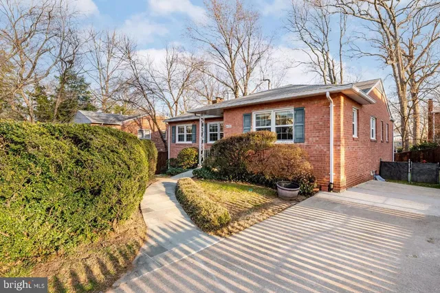 $4,850 | 4706 8th Road South, Arlington, VA 22204