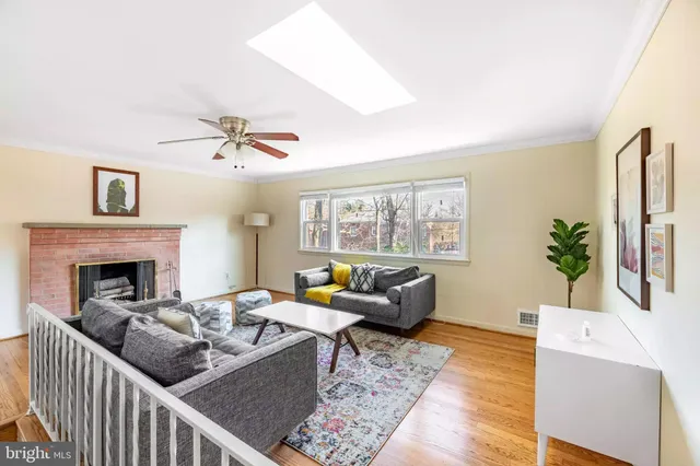 $4,850 | 4706 8th Road South, Arlington, VA 22204