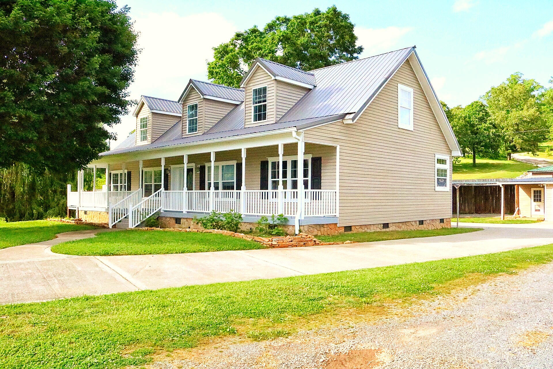 253 Trigonia Road Greenback, TN 37742 - Photo 1 of 25 Gallery Image 1