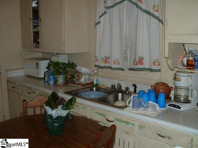 202 Loop Street Greenville, SC 29609 - Photo 2 of 5