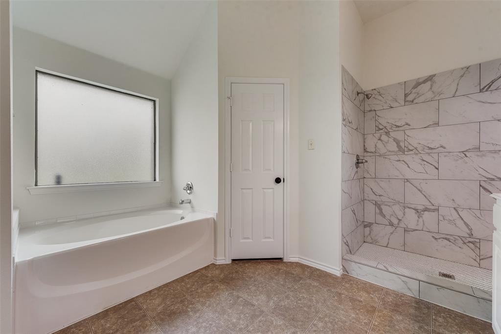14316 Rising Spring Road Haslet, TX 76052 - Photo 20 of 31 Primary bathroom
