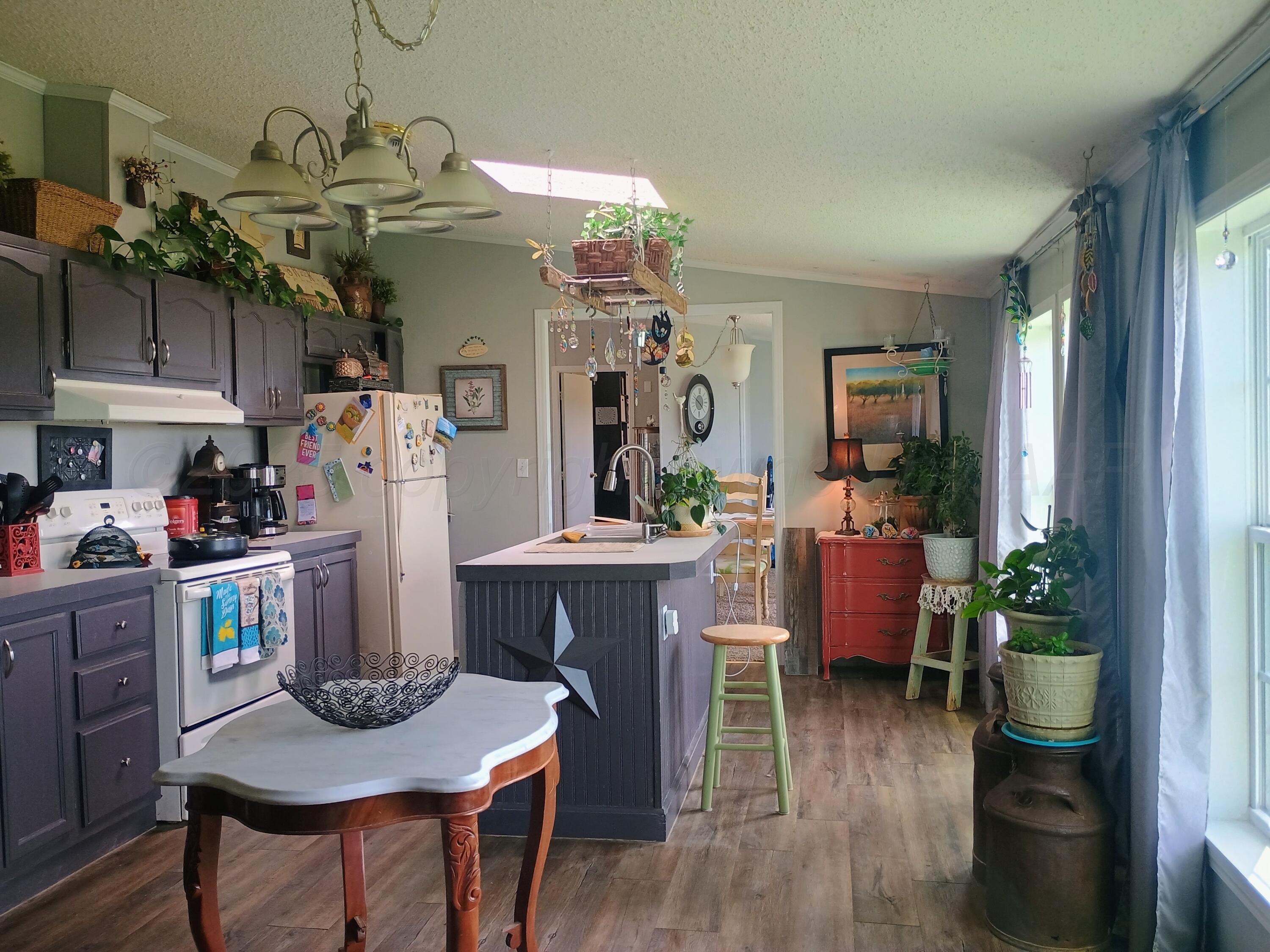 151 Hill Drive Fritch, TX 79036 - Photo 6 of 24 Kitchen