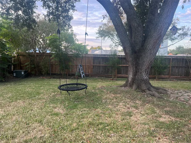 $2,000 | 11107 Sageking Drive, Houston, TX 77089