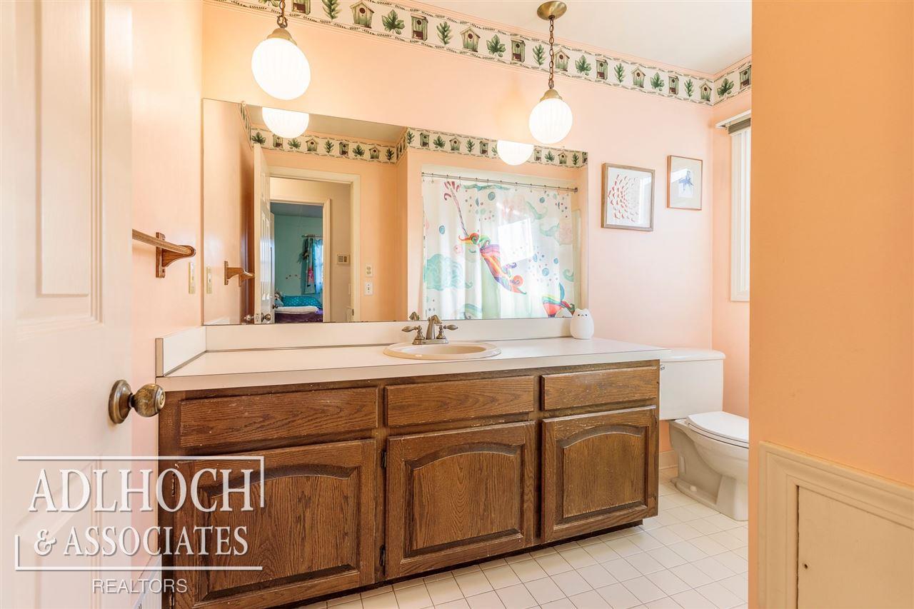 318 Moran Road Grosse Pointe, MI 48236 - Photo 20 of 24 50035643-23.JPG