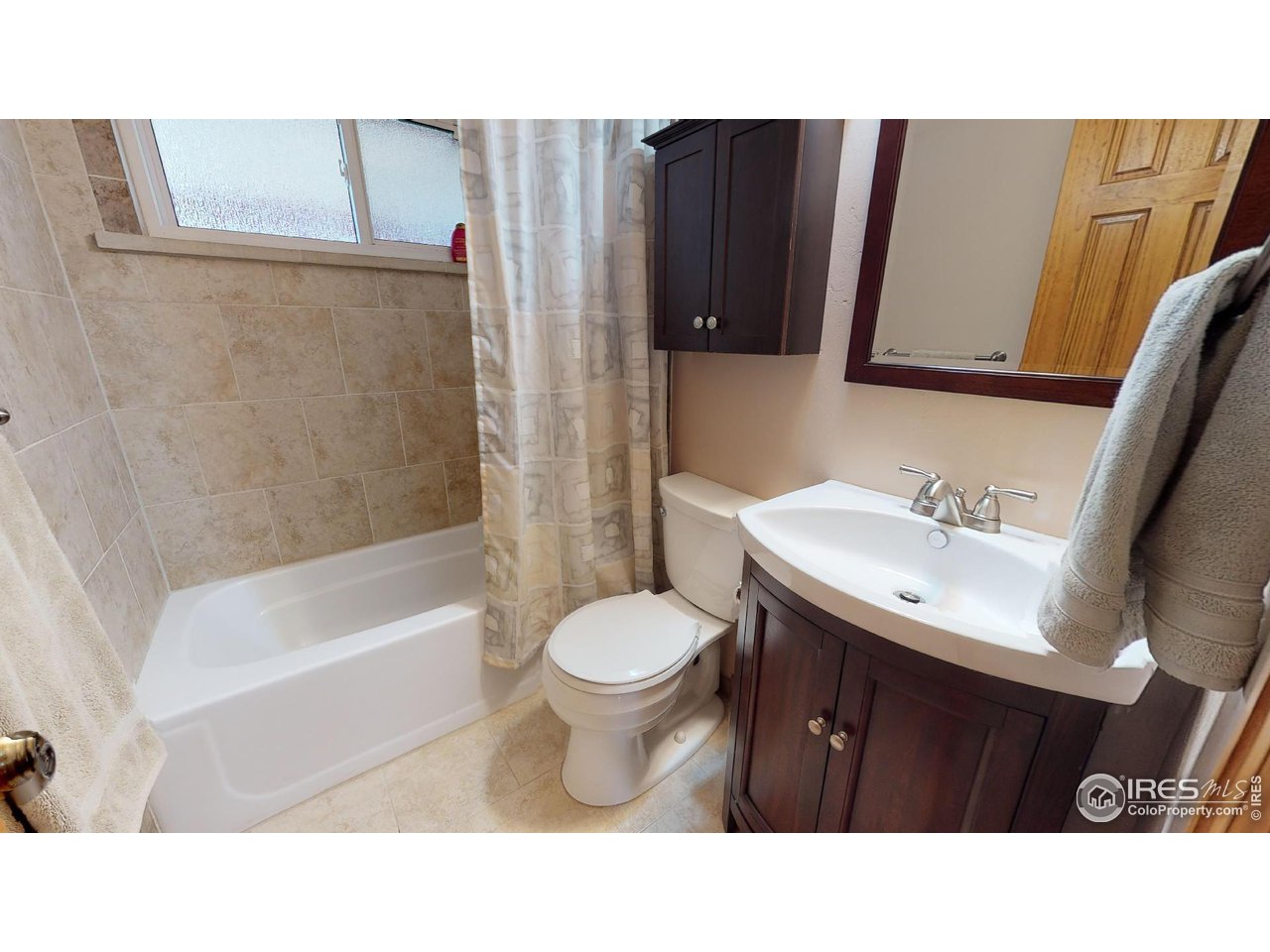 4480 Whitney Place Boulder, CO 80305 - Photo 6 of 17 a bathroom with a sink toilet a mirror and bathtub