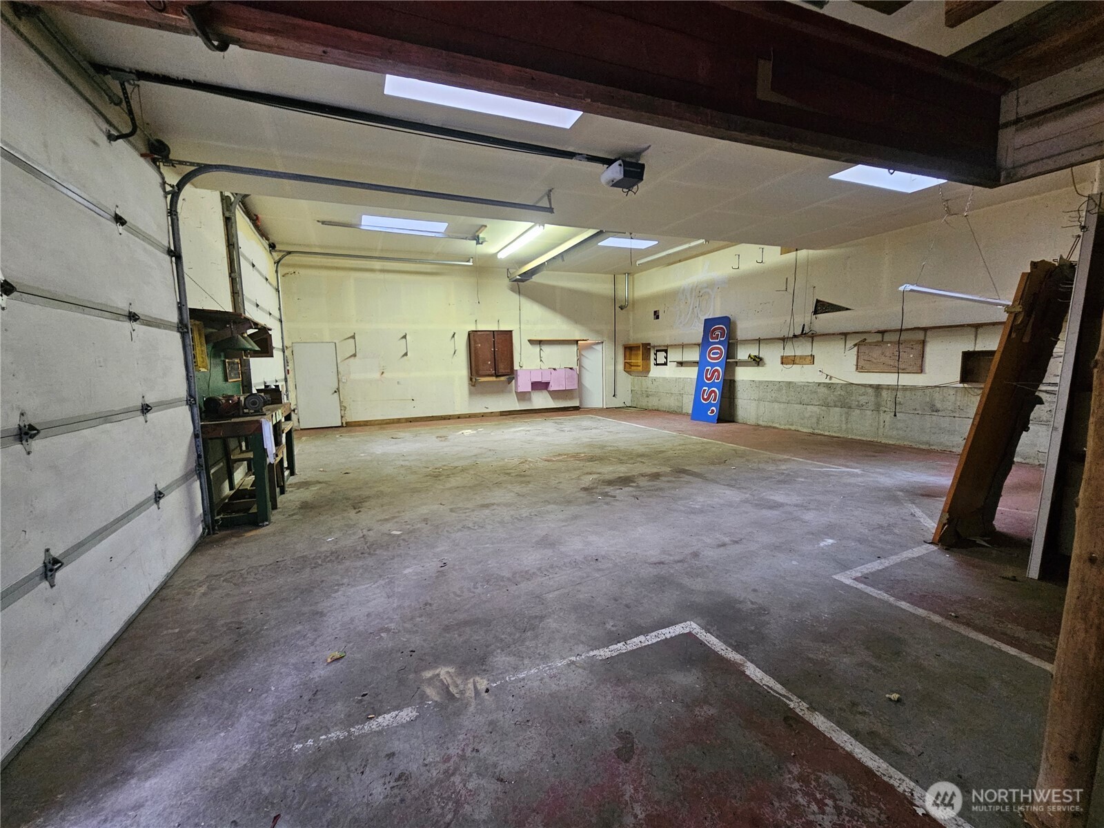 7308 Valley View Road Sedro-Woolley, WA 98284 - Photo 18 of 38 a view of a garage