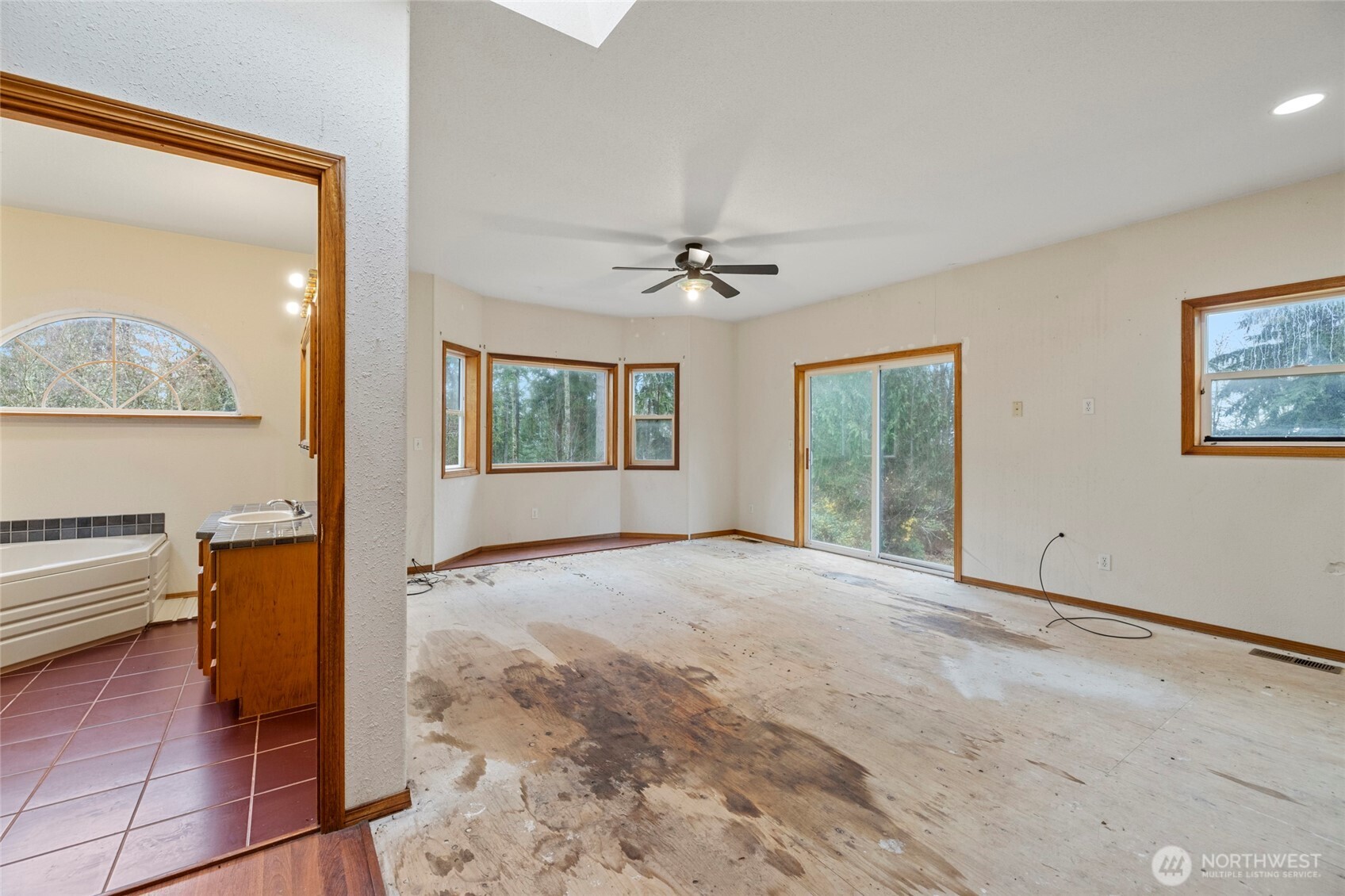 7308 Valley View Road Sedro-Woolley, WA 98284 - Photo 32 of 38 a view of a livingroom with a ceiling fan and window