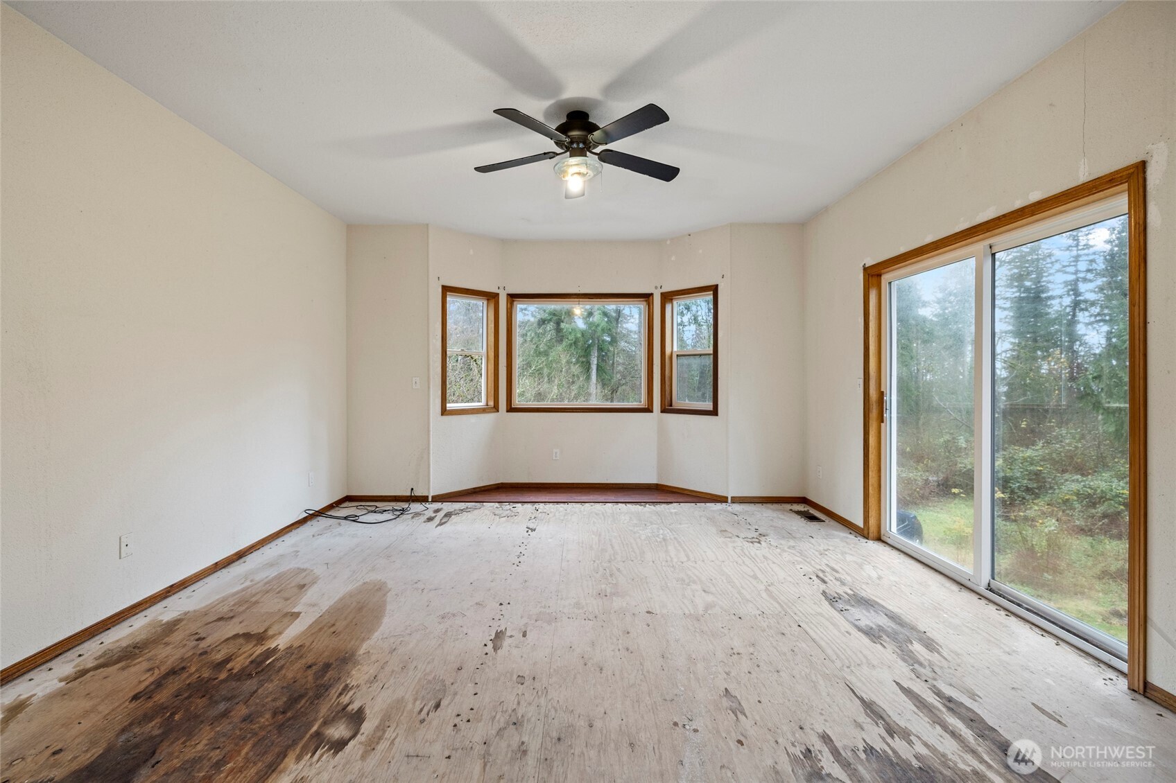 7308 Valley View Road Sedro-Woolley, WA 98284 - Photo 37 of 38 a view of an empty room with a window
