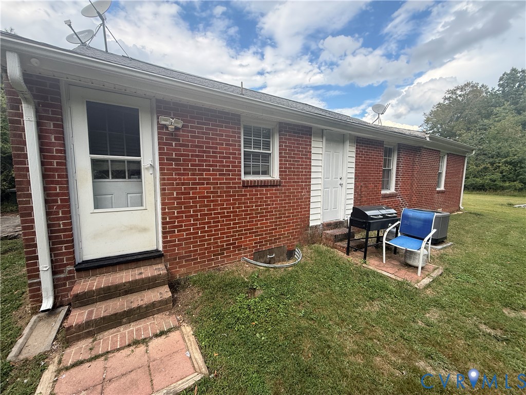 449 Colonial Trail West Dendron, VA 23839 - Photo 19 of 21 Back of house