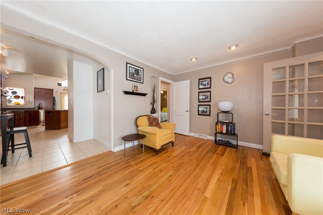 4190 Lambert Road Cleveland, OH 44121 - Photo 5 of 35