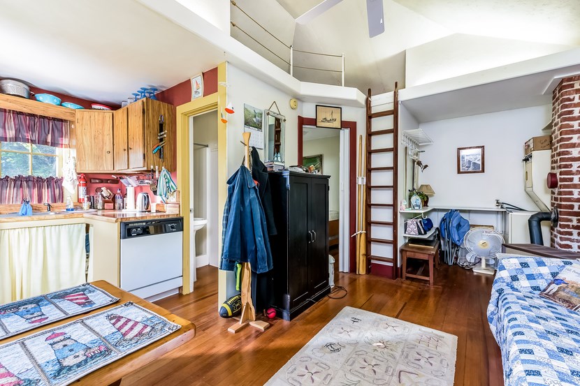 68 Avondale Road Westerly, RI 02891 - Photo 16 of 28