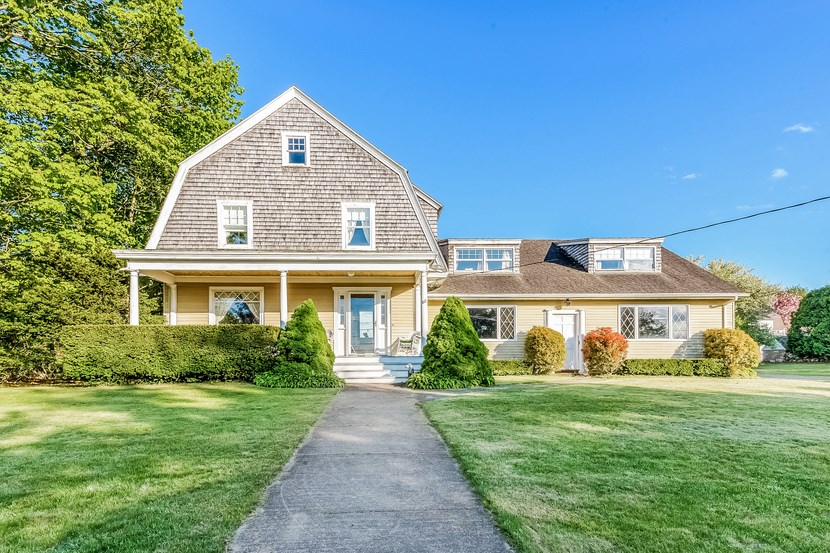 68 Avondale Road Westerly, RI 02891 - Photo 4 of 28