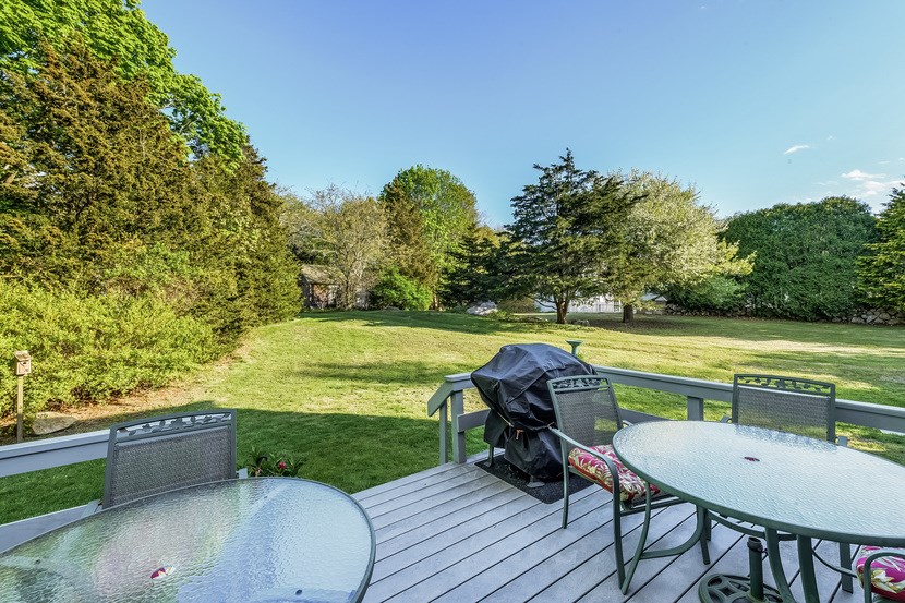 68 Avondale Road Westerly, RI 02891 - Photo 5 of 28