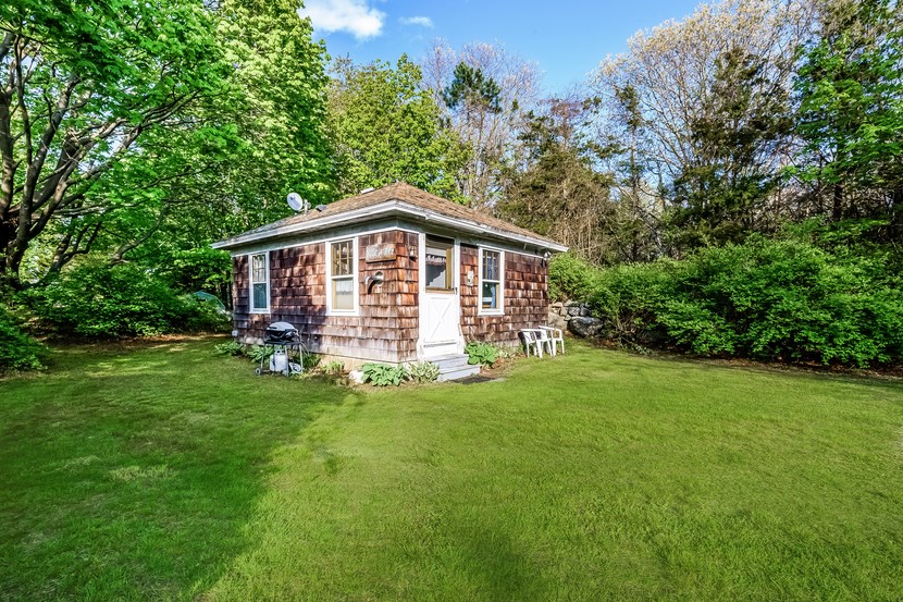 68 Avondale Road Westerly, RI 02891 - Photo 10 of 28