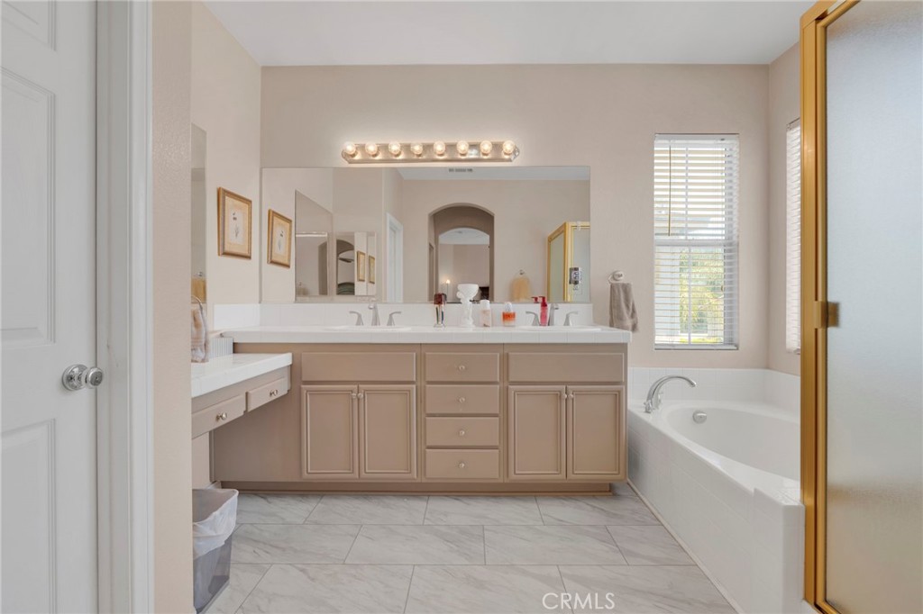 9455 Poppyfield Court Rancho Cucamonga, CA 91730 - Photo 22 of 39 Primary Bathroom