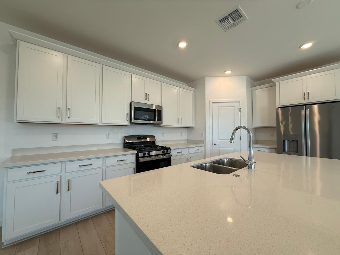 17760 West Cassia Way Goodyear, AZ 85338 - Photo 2 of 37 Photo #2