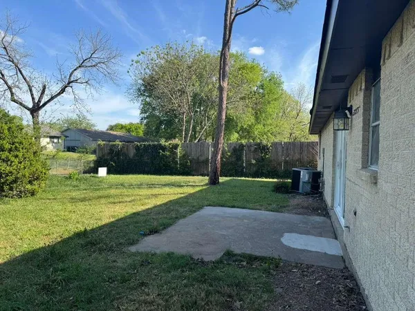 $2,100 | 302 Independence Drive, Garland, TX 75043