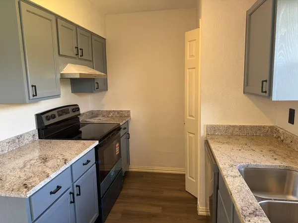 $2,100 | 302 Independence Drive, Garland, TX 75043