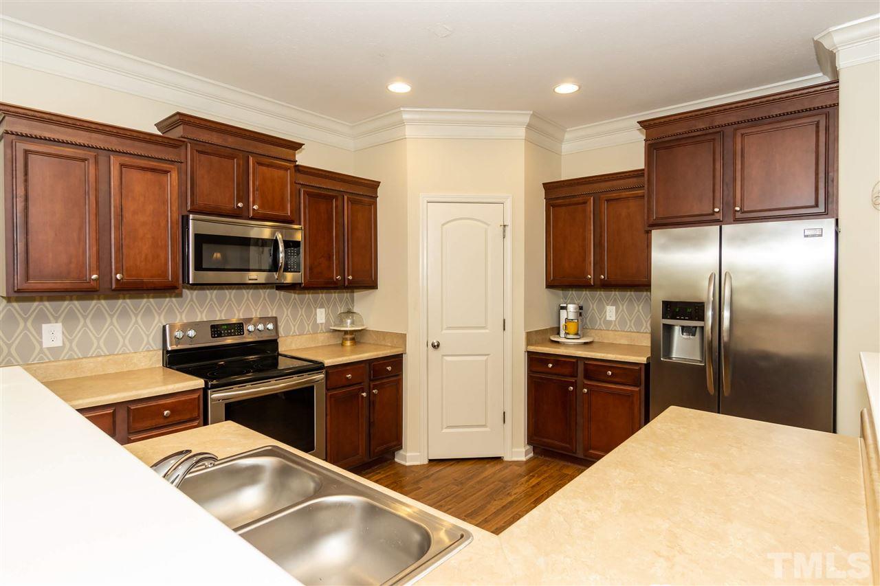 4814 Cutstone Court Raleigh, NC 27610 - Photo 8 of 27 Gallery Image 8
